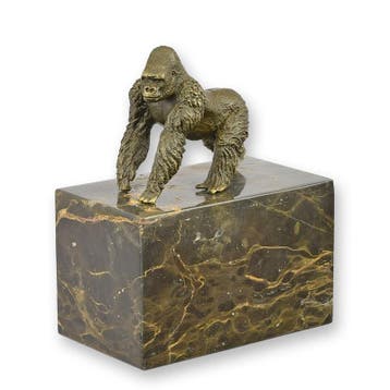 A BRONZE SCULPTURE OF A GORILLA (Beeldjes - Decoratie), Verzenden, Nieuw