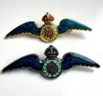 Insigne British pair of RAF Pilot Emblem Badges in enamel -