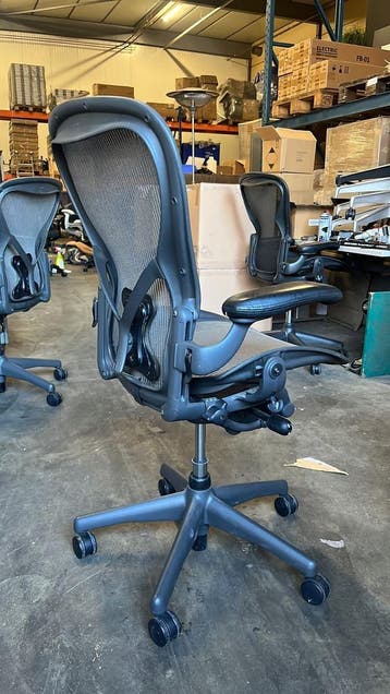 Herman Miller Aeron Maat C (Incl. Posturefit), Huis en Inrichting, Verzenden, Zwart, Zo goed als nieuw, Bureaustoel