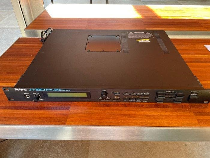 Roland - JV880 Multi Timbral Synthesizer Module, Muziek en Instrumenten, Blaasinstrumenten | Blokfluiten
