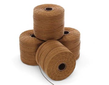 Nylon S-Lon draad 0,5mm Milk Chocolate – 1 klosje van ± 7, Hobby en Vrije tijd, Ophalen of Verzenden, Nieuw, Kraal