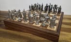 Schaakspel - Spanish Toledo Medieval Chess Set - Metaal