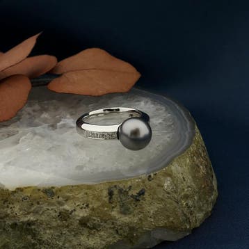 Witgouden ring met Tahiti parel en diamanten; 0,10 ct., Gebruikt, Ophalen of Verzenden, 17 tot 18, Met edelsteen