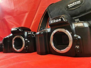 Nikon KIT Lotto Nikon F50 e Nikon F-601 Flash Metz e borsa, Nieuw