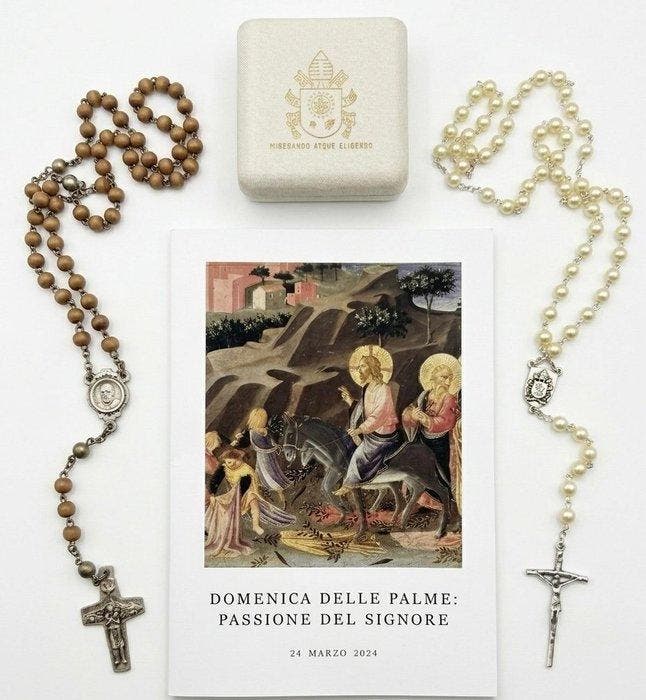 Een paar rozenkransen met betrekking tot Paus Franciscus -, Antiek en Kunst, Antiek | Boeken en Bijbels