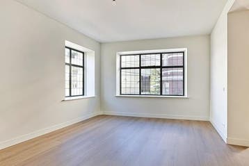 Appartement Stadhuisplein in Tilburg, Huizen en Kamers, Tilburg, Noord-Brabant, Via bemiddelaar, Appartement