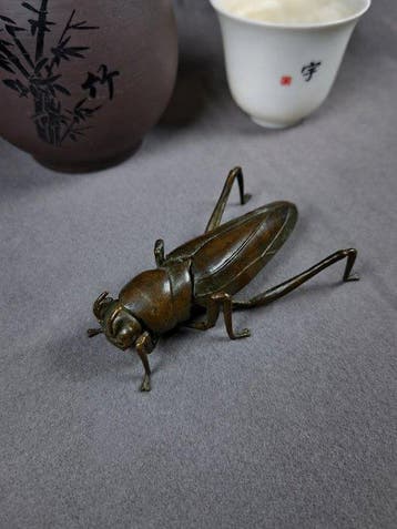 Japanese bronze grasshopper sculpture/tea ceremony ornament