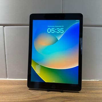 Apple iPad (5th Generation) 128GB Wifi - Mobiele telefoon, Nieuw
