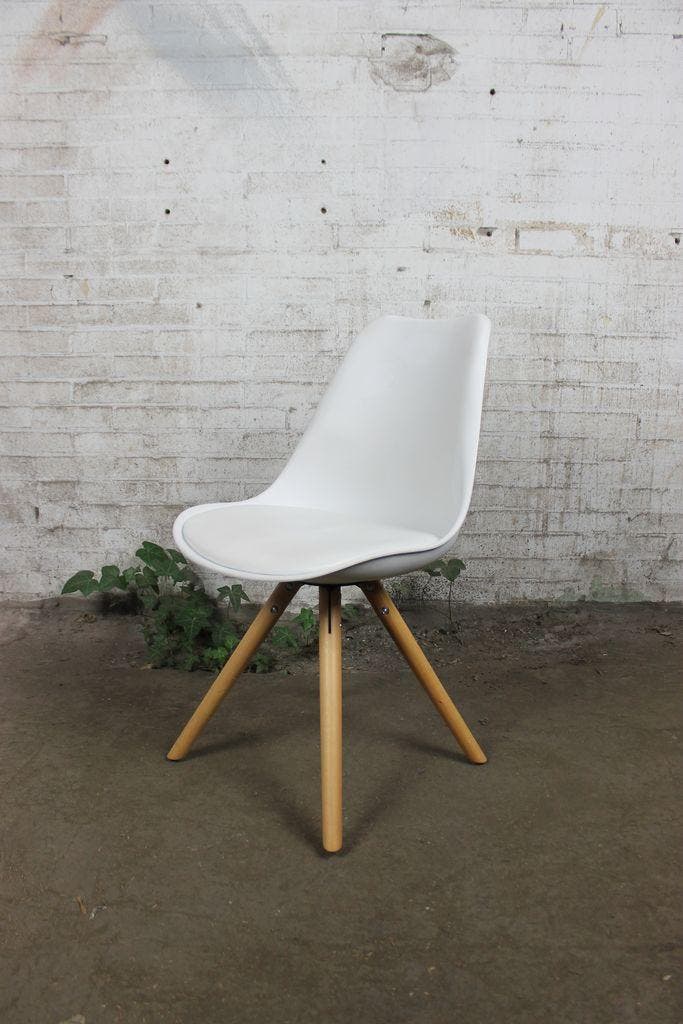 Tweedehands kantinestoel witte kunststof kuip houten frame, Huis en Inrichting, Stoelen, Gebruikt, Kunststof, Verzenden