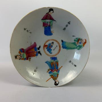 Een laat-Qing-dynastie famille rose decoratief bord met Wu, Antiek en Kunst