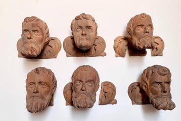 Uitgehouwde hoofden van apostelen (6) - Antiek - Hout -