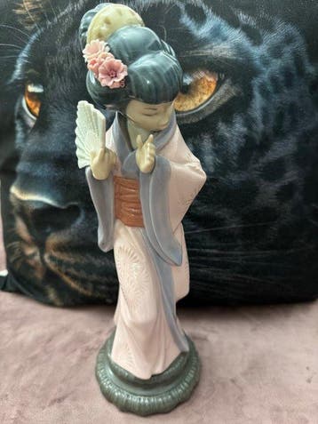 Lladró - Beeldje - Geisha à léventail - Porselein
