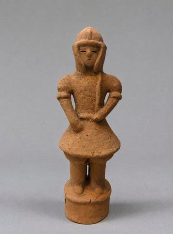 Replica van een ongeglazuurde rode terracotta staande