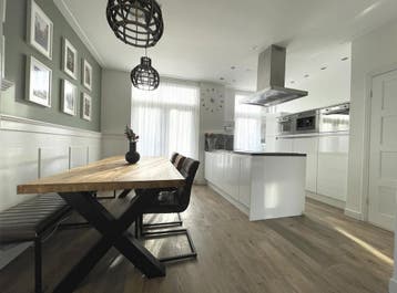 Te huur: Huis Hoge Larenseweg in Hilversum, Noord-Holland, Hilversum