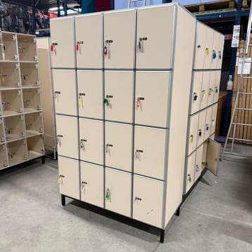 16-deurs Aestic houten lockerkast - 195x125x55 cm, Ophalen of Verzenden, Nieuw