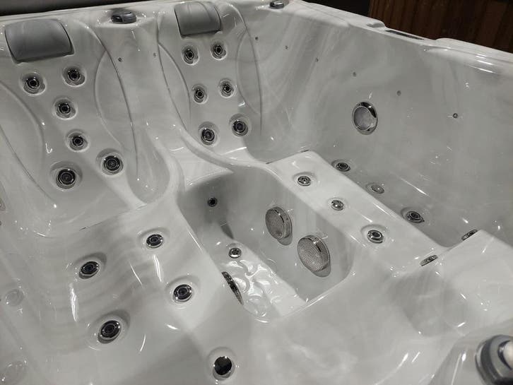 AANBIEDING luxe 3 persoons jacuzzi | complete spa, Tuin en Terras, Bubbelbaden en Hottubs, Nieuw