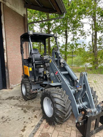Giant V452T Shovel mini shovel kniklader wielader, Wiellader of Shovel