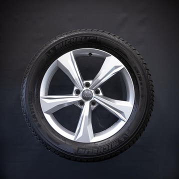Audi Q5 19 inch Velgen Winterbanden Origineel, Auto-onderdelen, Banden en Velgen, 19 inch, Gebruikt, 255 mm, Banden en Velgen