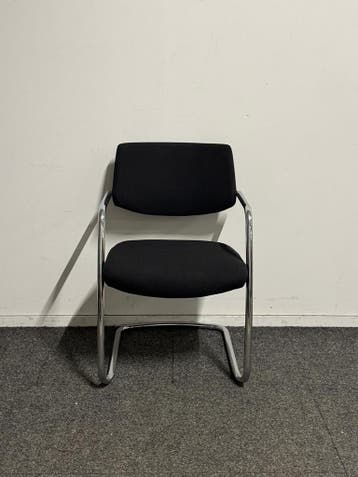 Markant Vergaderstoel - Zwart Gestoffeerd - Chroom Sledefram, Vergader- of Presentatieruimte, Ophalen of Verzenden, Gebruikt, Stoel
