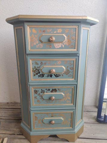 Kast op een standaard - Hout, IJzer