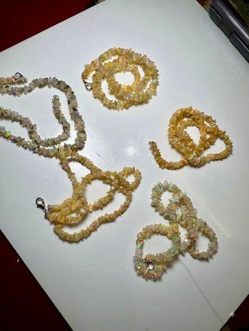 Ethiopische Welo Opal-ketting Lot – Levendig kleurenspel