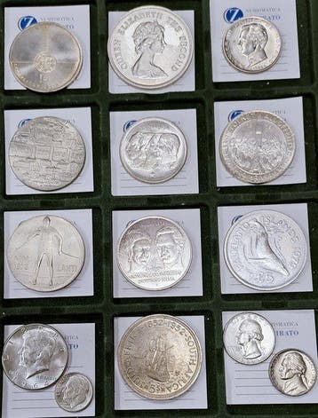 Wereld. Collection of silver coins Vari anni