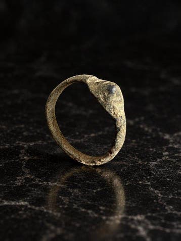 Oud-Romeins, Keizerrijk Brons Ring met verhoogde