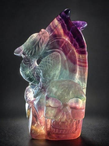 Regenboogfluoriet kristallen schedel met draak – Handgemaakt