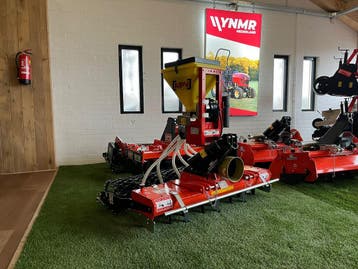 Showroomopruiming Muratori rotorkopeg en overtopfrees, Veehouderij
