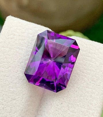 Zonder minimumprijs Amethist - 10.24 ct - nternational, Sieraden, Tassen en Uiterlijk, Edelstenen, Nieuw