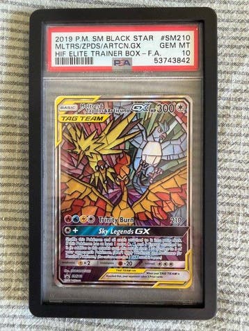 Pokémon - 1 Graded card - Moltres, Zapdos, Articuno SM210, Nieuw