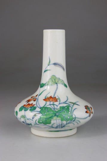 Porseleinen vaas - Doucai-eenden - Qianlong-merkteken Blauw, Antiek en Kunst