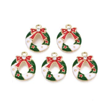 2 x Metalen epoxy bedels kerstkrans groen wit rood met st..., Ophalen of Verzenden, Nieuw, Kraal