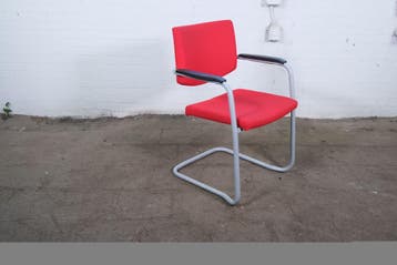 Vergaderstoel Rood Bekleed Sledeframe Armleuningen Tweedehan, Verzenden, Gebruikt