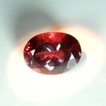 1 pcs Groen, Rood, Bruin Granaat - 3.45 ct - International, Sieraden, Tassen en Uiterlijk, Edelstenen, Nieuw