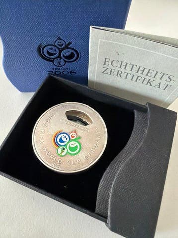Fiji. 10 Dollars 2005 FIFA WM 2006 - 25g CoA und BOX (Zonder