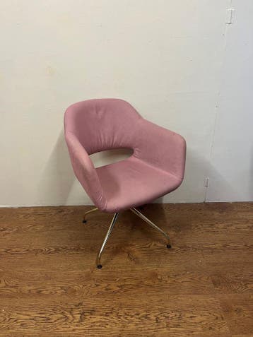 Gebruikte Horecastoel (Mama Kelly) - S3372 Vintage/Café, Huis en Inrichting, Stoelen, Ophalen, Nieuw