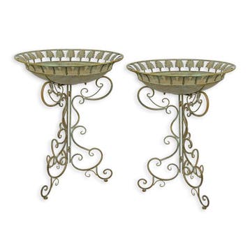 A PAIR OF IRON BIRD BATHS ON STAND (Beeldjes - Decoratie), Verzenden, Nieuw
