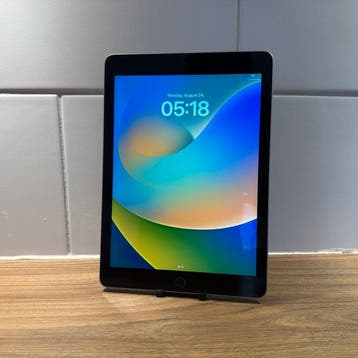 Apple iPad (5th Generation) 128GB Wifi - Mobiele telefoon, Nieuw