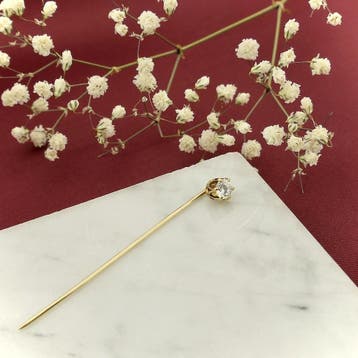 Gouden reversspeld met zirconia, Sieraden, Tassen en Uiterlijk, Broches, Gebruikt, Ophalen of Verzenden, Met edelsteen, Goud
