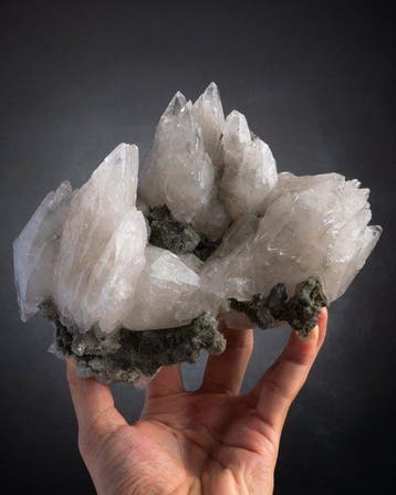 Calciet van museumformaat en fluoriet drijver - Hoogte: 14.1