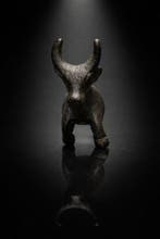 Oud-Romeins bronzen stier-appliqué – Heilig dier montuur –