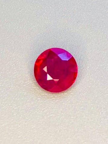 1 pcs Rood Robijn - 0.74 ct - Asian Institute of Gemological, Nieuw