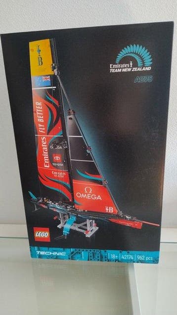 Lego Set - 42174 - Technic - Emirates Team New Zealand AC75, Nieuw