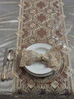 Elegant tafellaken voor grote tafels. Franse elegantie in