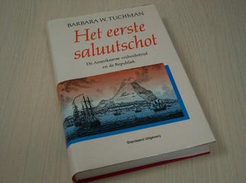 TUCHMAN, Barbara - Het eerste saluutschot, de Amerikaans..., Verzenden, Nieuw