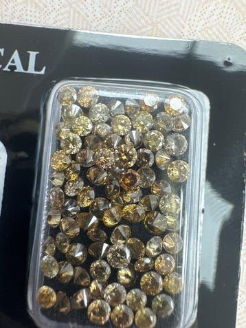 Zonder minimumprijs - 81 pcs Diamant (Natuurlijk gekleurd) -, Nieuw