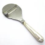 Spiegel - Zilver - Snijd truffel en kaas in plakjes.
