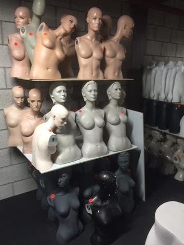 Dames torsos met hoofd zonder armen