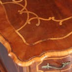 Rococo commode ca 1745 orgelgebogen en met rijk inlegwerk No, Ophalen of Verzenden